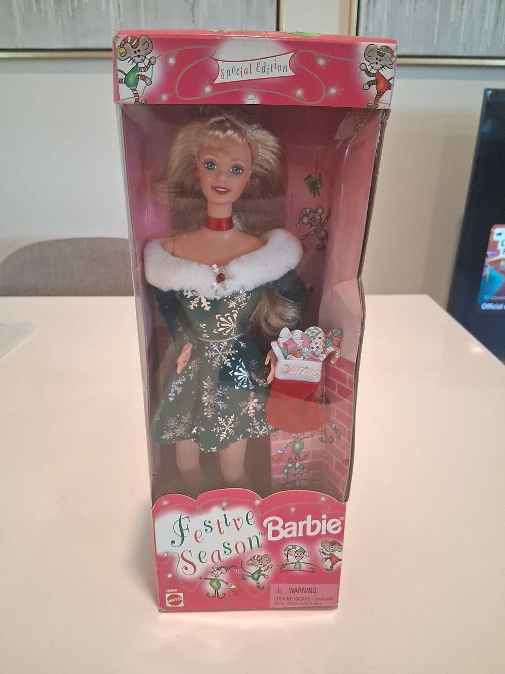 Vintage 1997 Festive Season Barbie Doll Special Edition Mattel 18909 NIB NRFB